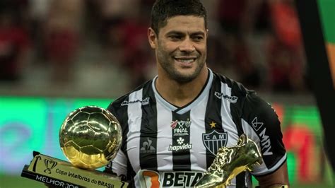 Acabou De Sair Corinthians D Chap U No Galo E Acerta Hulk