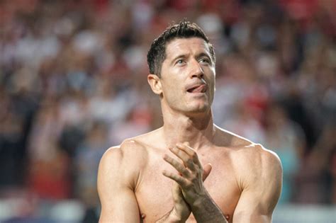 Robert Lewandowski Six Pack