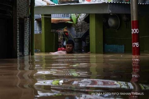 Hingga Kamis Malam 33 RT Di Jakarta Masih Terendam Banjir