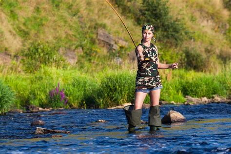 Fille Sur La P Che Photo Stock Image Du Joie Fille