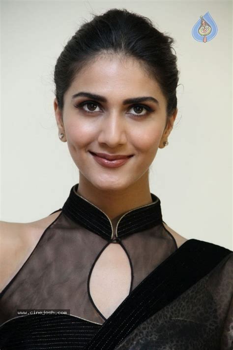Vaani Kapoor Hot Stills Photo 86 Of 107