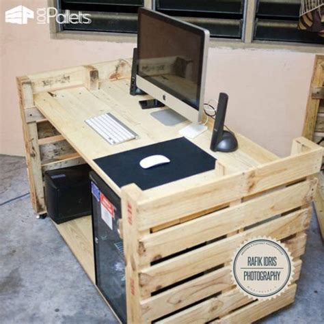 Simple Desk For Photographer Made From Pallet 1001 Pallets Simple