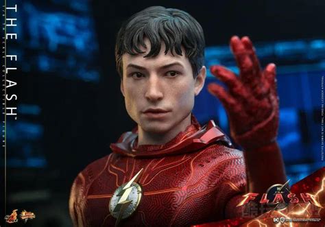 Hot Toys闪电侠闪电侠 1 6 比例收藏级人偶 逼真再现伊萨米勒神韵 酷玩潮CHAO