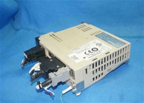 YASKAWA SGDS A5F12A SERVOPACK SERVO DRIVE OUTPUT 230V 0 66A 50W NEW