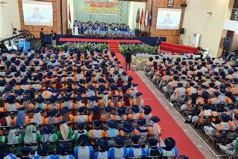 Universitas Muria Kudus Wisuda 1 355 Mahasiswa Begini Pesan Rektor UMK