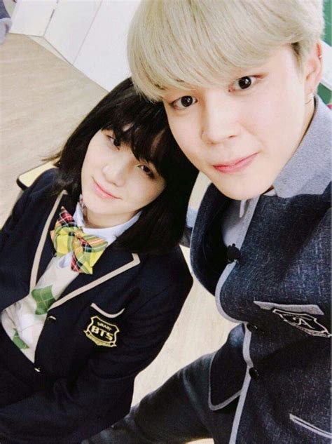 BTS' Jimin posts selfie with his girlfriend! | K-Pop Amino