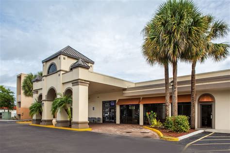 Days Inn & Suites by Wyndham Orlando Airport | Orlando, FL Hotels