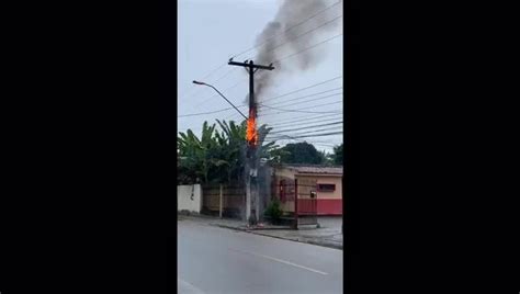 VÍDEO Postes incendeiam em Rio Largo AL e moradores apagam fogo