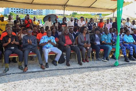 C R Monie De Remise Symbolique De Cl S Aux Souscripteurs Au Programme