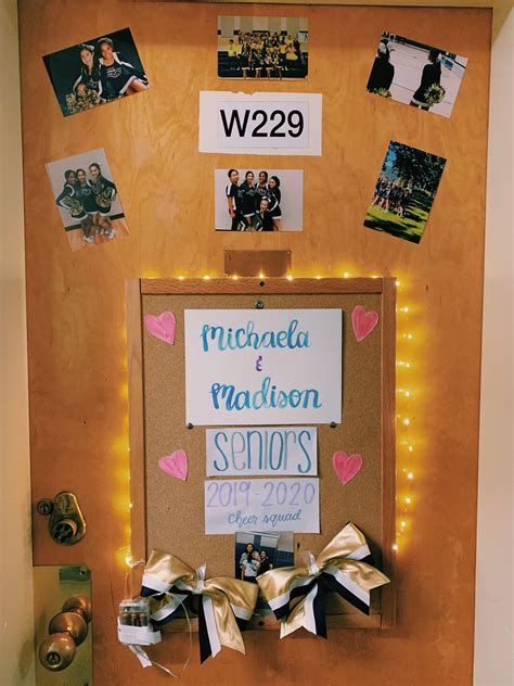 Cool Dorm Room Door Decorations Ideas