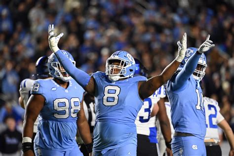 UNC football moves up inside top 20 in College Football Playoff - Yahoo Sports