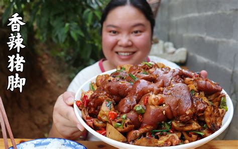 小婷做香辣猪脚吃，配上莲藕一起爆炒，小婷吃得停不下来 楊小婷 楊小婷 哔哩哔哩视频