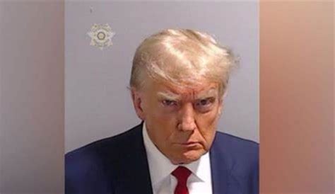 Trump Regresa A Twitter Con Su Foto Bajo Arresto Policial