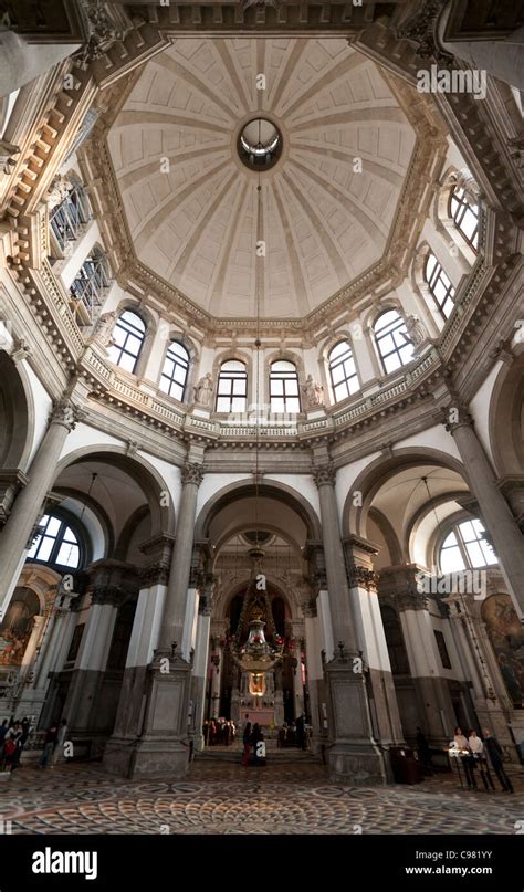 Interior of the Basilica di Santa Maria della Salute in Venice Stock ...