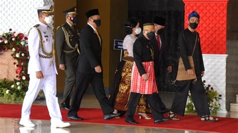 Presiden Jokowi Pakai Baju Adat Baduy Di Sidang Tahunan Mpr Vlixid