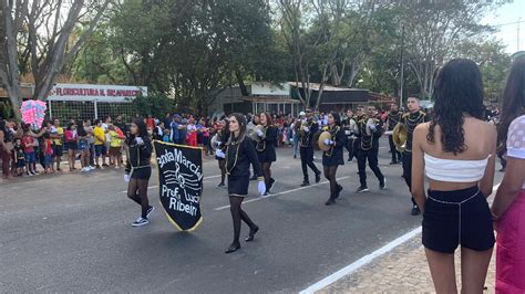 Multid O Acompanha Desfile C Vico Militar Da Independ Ncia Do Brasil Em