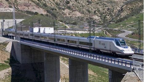 Renfe refuerza con 7 300 plazas el AVE de Córdoba a Madrid Sevilla y