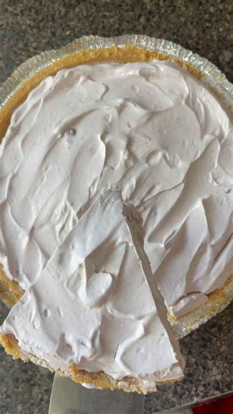 Hubbys Favorite No Bake Yogurt Pie 4 Hats And Frugal Yogurt Pie Yogurt Flavors Baking