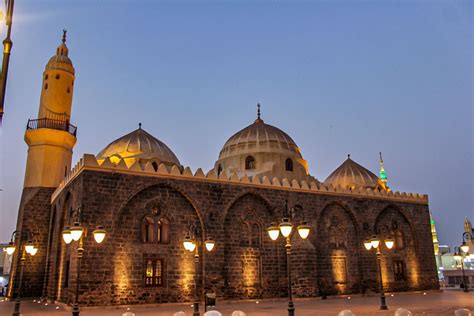 Masjid Al Ghamamah Di Madinah Tempat Rasulullah Mendirikan Shalat Raya