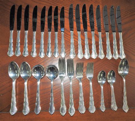 Lot - Grosvenor Plate Cutlery Set