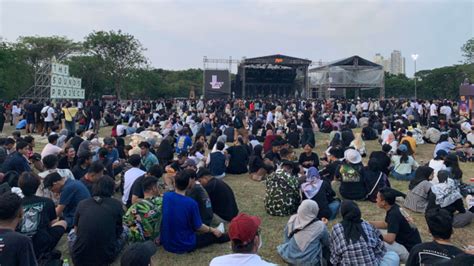 Penonton Membludak Di Konser The Sounds Project Day