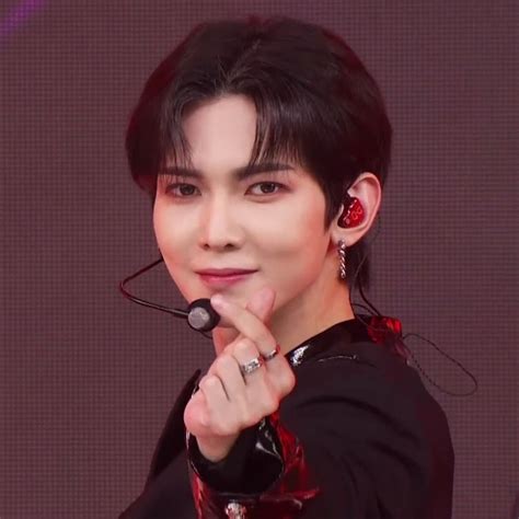 Pin By Ruby Red On Yeosang 🥰 Itzy Icon Jose