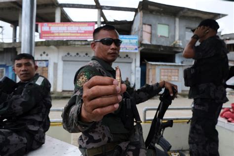 5 Trapped Cops Rescued In Marawi