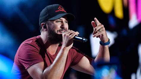 Cma Fest 2019 Luke Bryan Brings Glimpse Of Summer Tour To Nashville