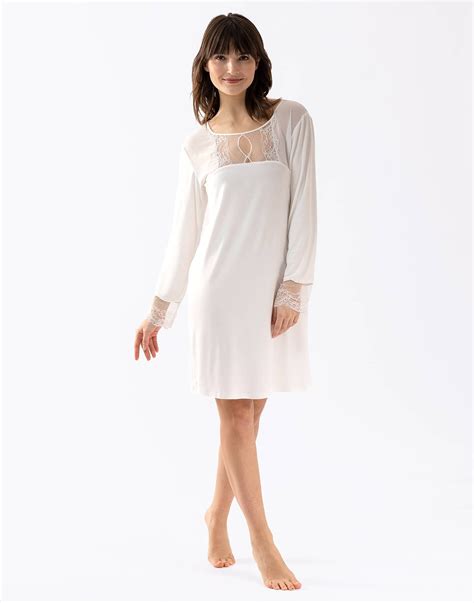 Lingerie De Nuit Haut De Gamme Pour Femme Le Chat