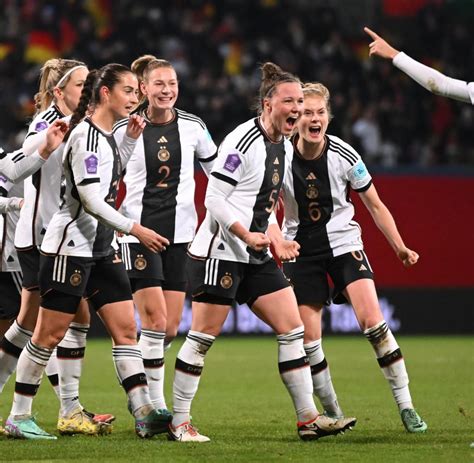 Equipe Nationale F Minine L Allemagne Gagne Contre Le Danemark Et