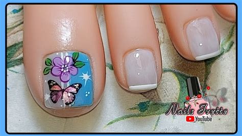 Uñas de los pies decoradas a mano alzada y Stikers de mariposa Diseño