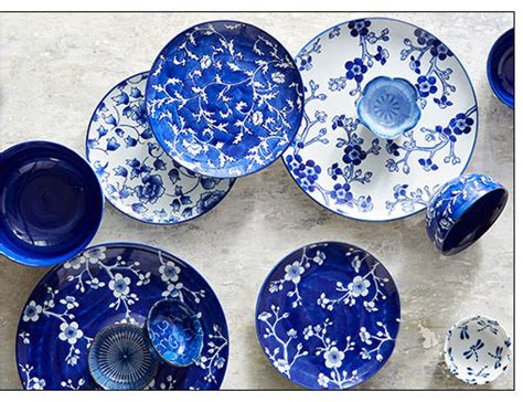 Design Quiz: Traditional Blue and White Pottery • theStyleSafari