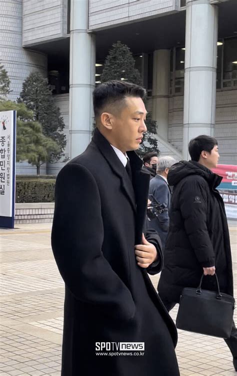 Yoo Ah In Appears At Second Trial With Short Haircut Ill Disclose
