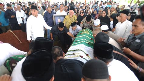 Deretan Fakta Wafatnya Dian Al Mahri Pemilik Masjid Kubah Emas News