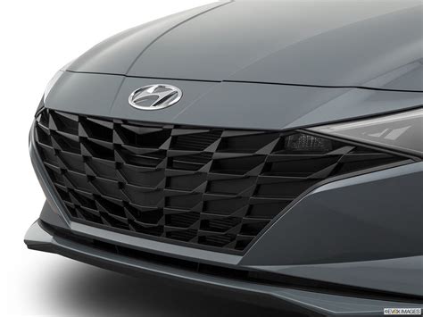 New Hyundai Elantra L Smart Photos Prices And Specs In Saudiarabia