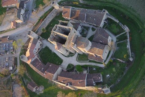 Le Charmant Village De Larressingle Situ Dans Le Gers Est La Plus