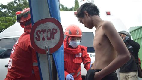 Massa Demo Dan Polisi Bentrok Di Jalan Daan Mogot Tangerang 5 Pelajar