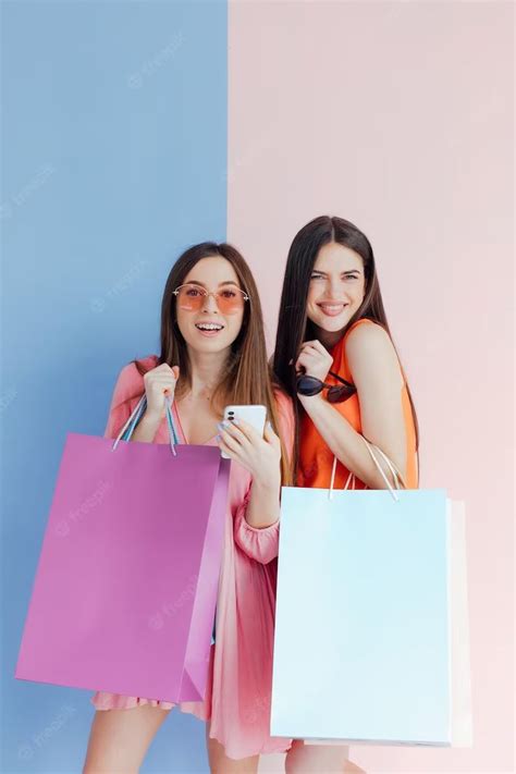 Mujeres Felices Con Bolsas De Compras Foto Premium Models Photoshoot