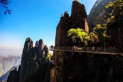 湖南日报一版丨《流浪地球2》带火莽山旅游，春节假期已接待游客近10万人次 郴州 新湖南