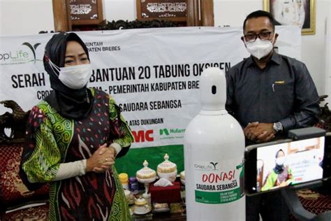 Bupati Brebes Terima Bantuan Tabung Oksigen Untuk Pasien Covid