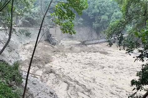 14 Maut 100 Hilang Akibat Banjir Kilat Di India MEDIALAH