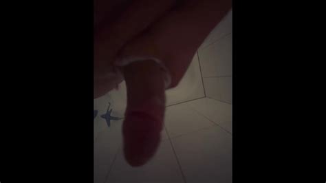 在淋浴间玩耍 Pornhub Gay