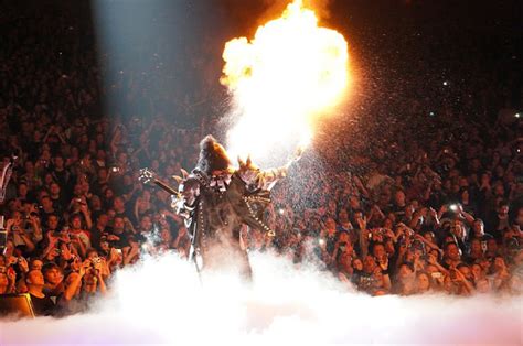 Heavy Rock: KISS: Footage Of Final "The Tour" Concert Posted Online