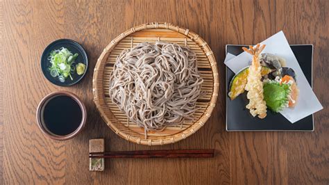 Mie Tempura Soba Dingin Tradisional Jepang Foto Stok Unduh Gambar