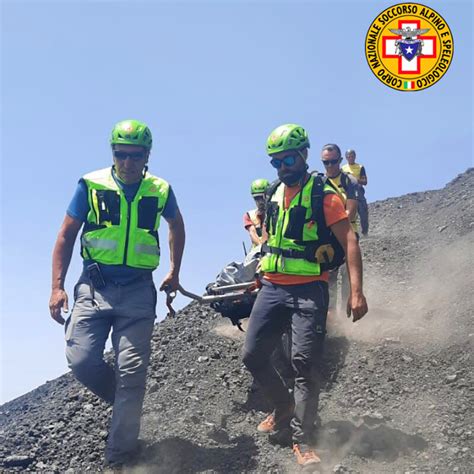 Turista Si Sente Male E Muore Durante Un Escursione Sull Etna