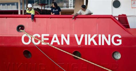 Migranti Nave Ocean Viking Salva 50 Persone Al Largo Della Libia