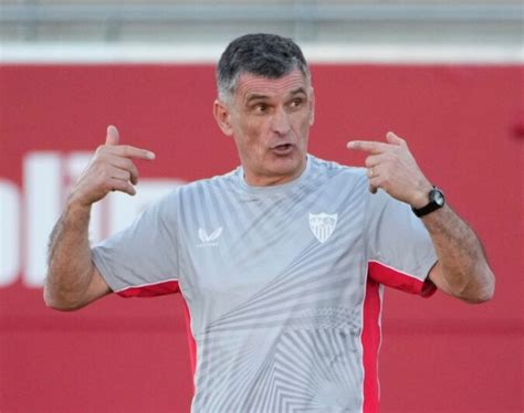 Sevilla Fc Primer Entrenamiento De Jos Luis Mendilibar