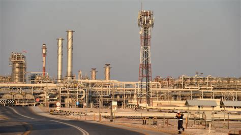 Falling Oil Prices Cause Saudi Aramcos Profit To Slip Percent The