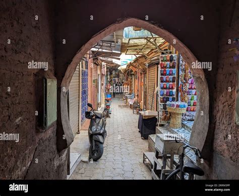 Magasiner Dans Les Souks De Marrakech Banque De Photographies Et D