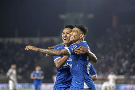 Hasil Liga Sempat Unggul Persib Ditahan Semen Padang Kumparan